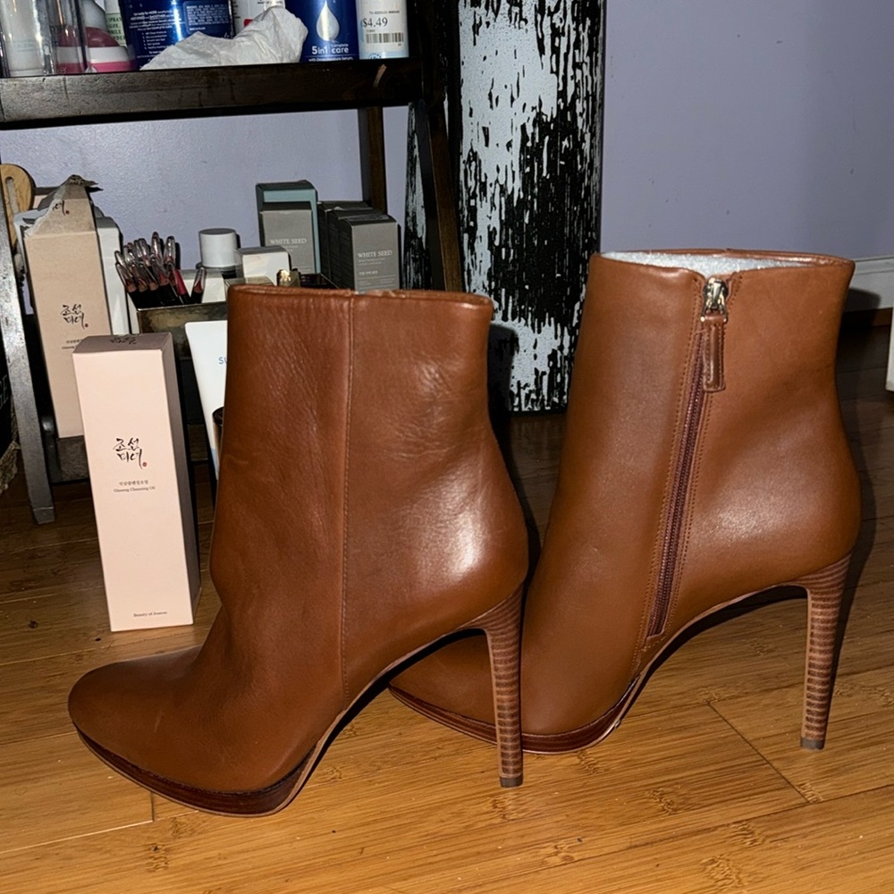 Nine West never worn boots size 10
